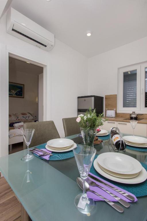 Riva 2 Appartement Krapanj Buitenkant foto