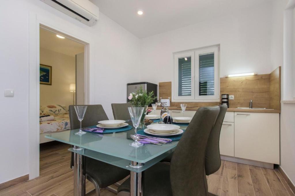 Riva 2 Appartement Krapanj Buitenkant foto