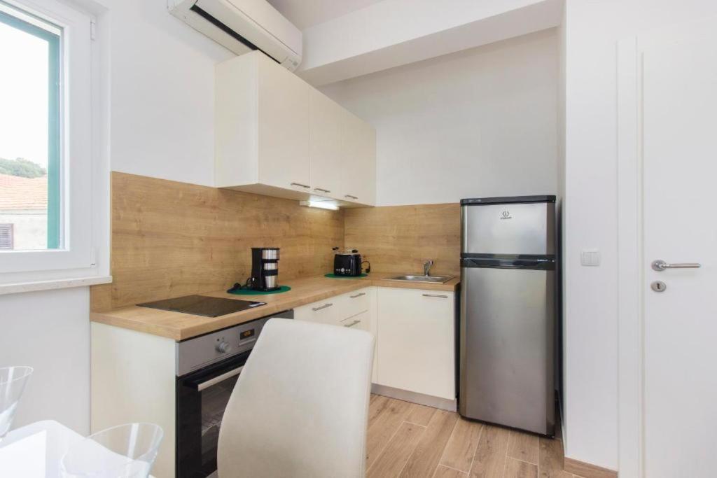 Riva 2 Appartement Krapanj Buitenkant foto
