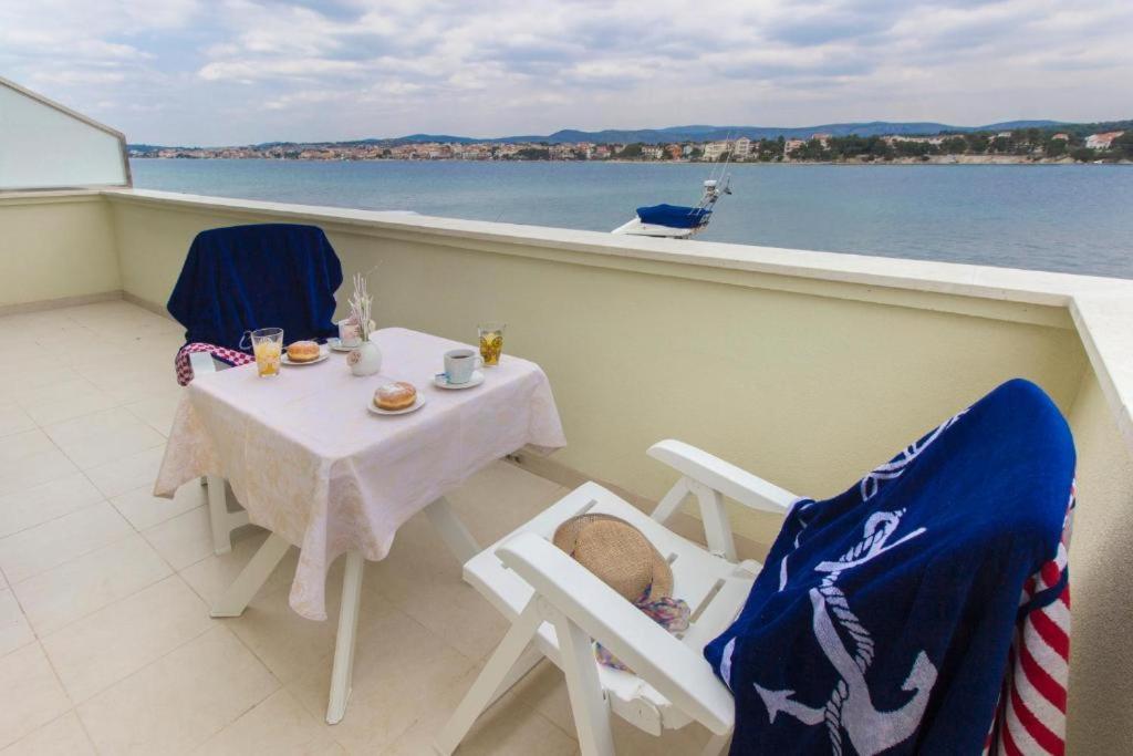 Riva 2 Appartement Krapanj Buitenkant foto