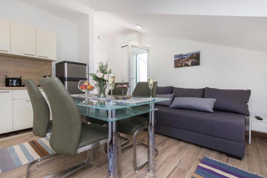 Riva 2 Appartement Krapanj Buitenkant foto
