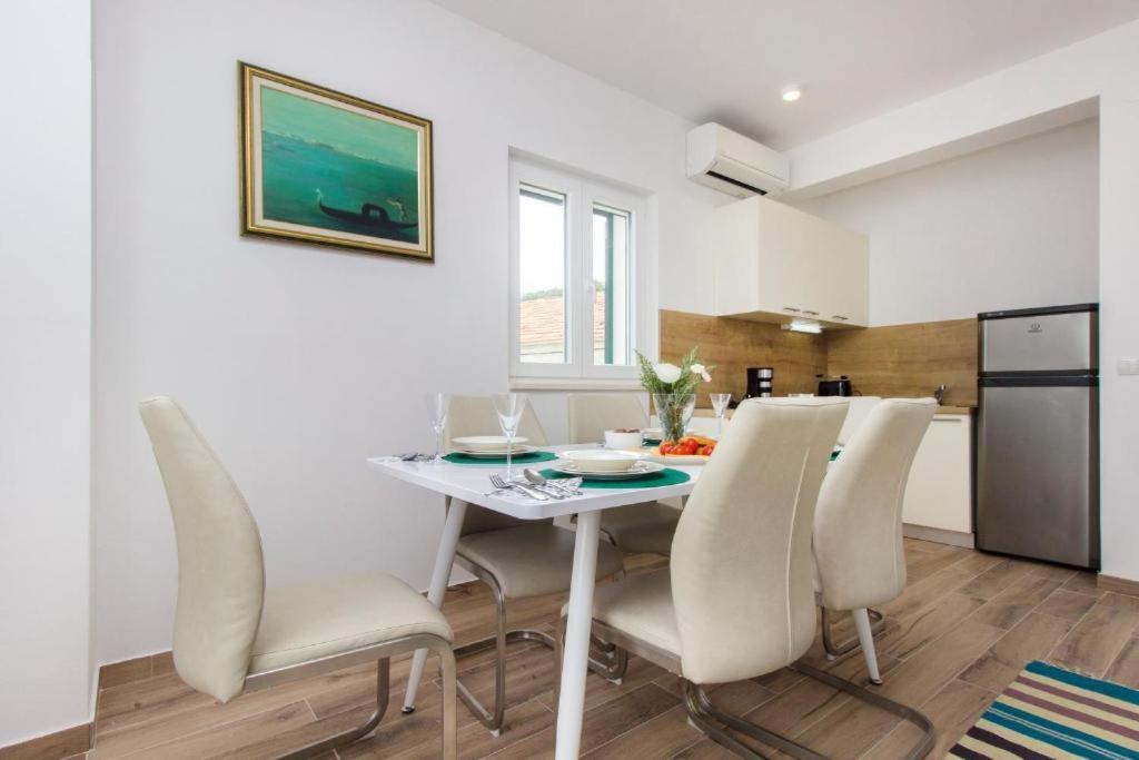 Riva 2 Appartement Krapanj Buitenkant foto