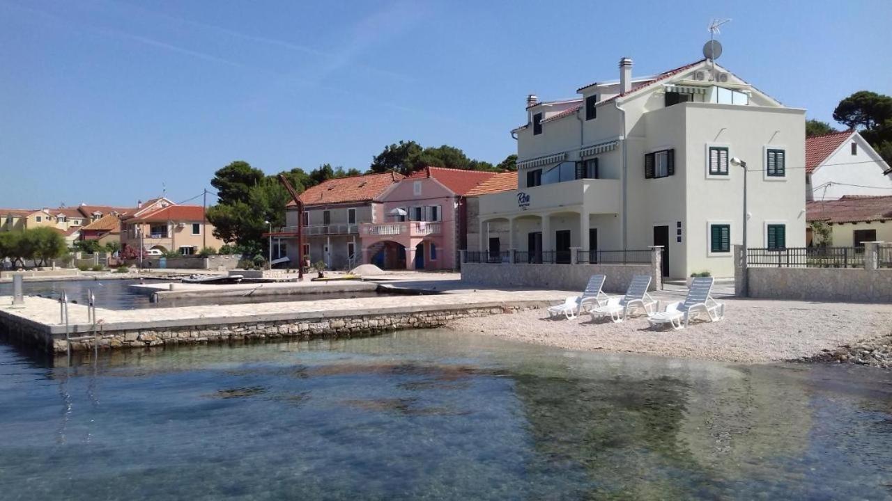 Riva 2 Appartement Krapanj Buitenkant foto